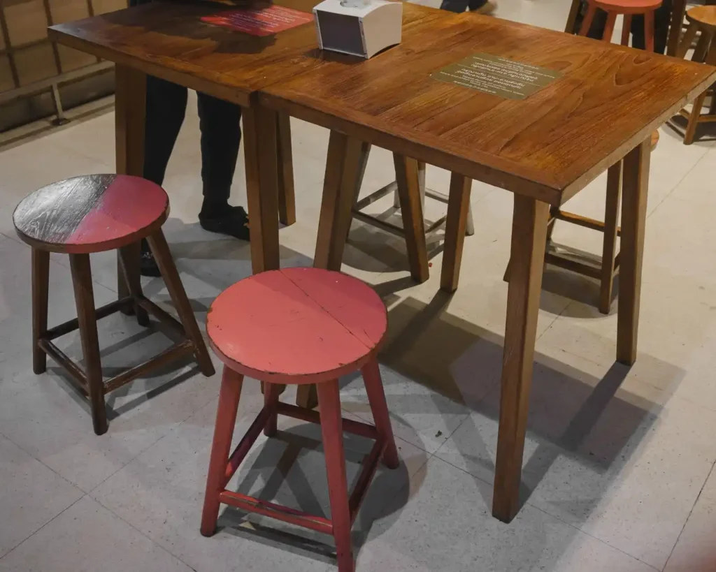 Lege tafel bij CentralFestive Chiang Mai