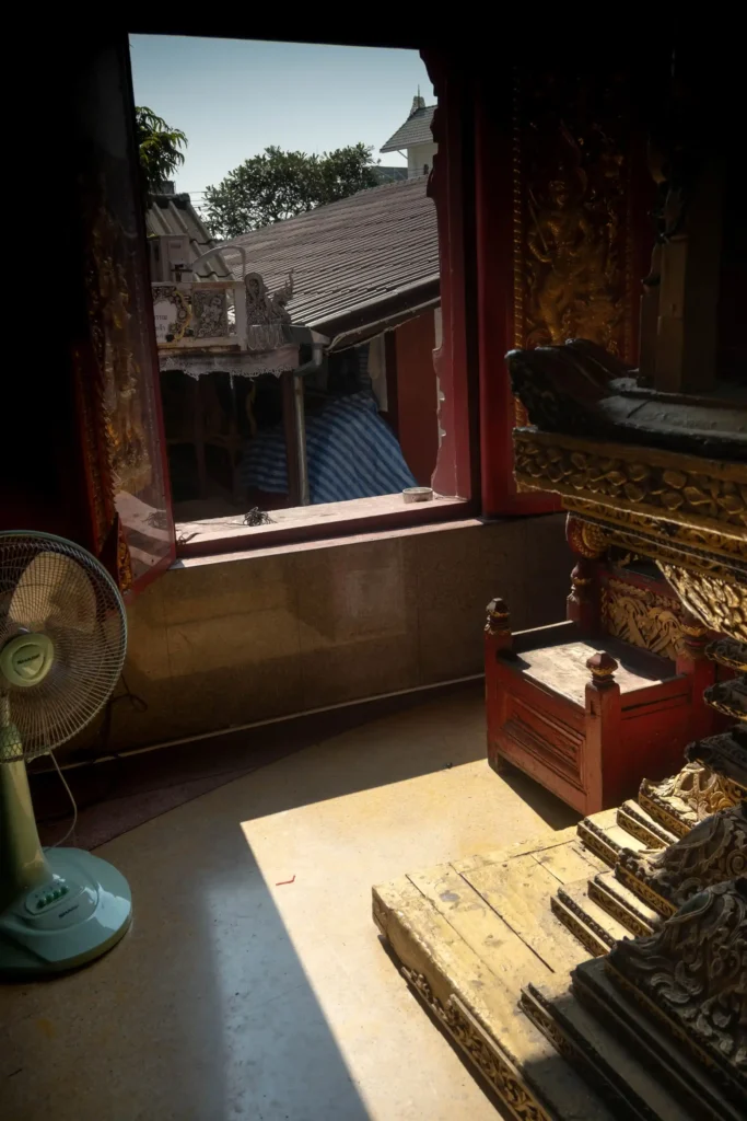 Lichtinval in tempel - Wat Sri Suphan Chiang Mai