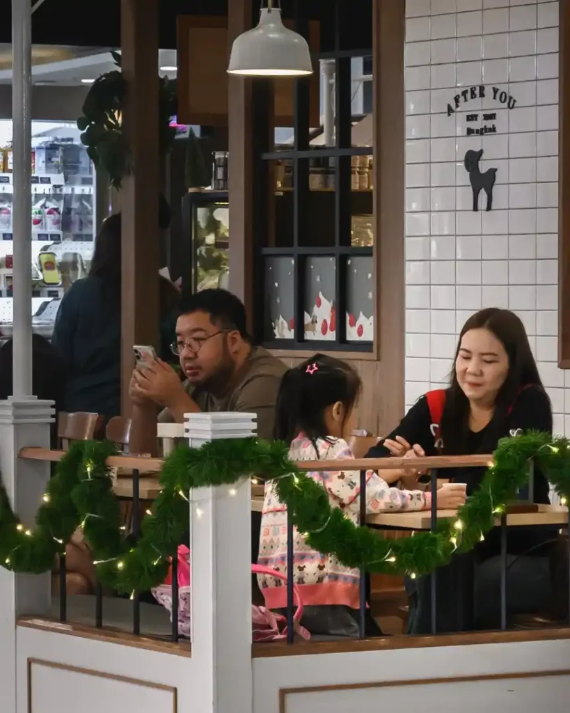 Moeder en dochter bij CentralFestive Chiang Mai