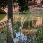 Terracotta Garden Lamphung reflectie